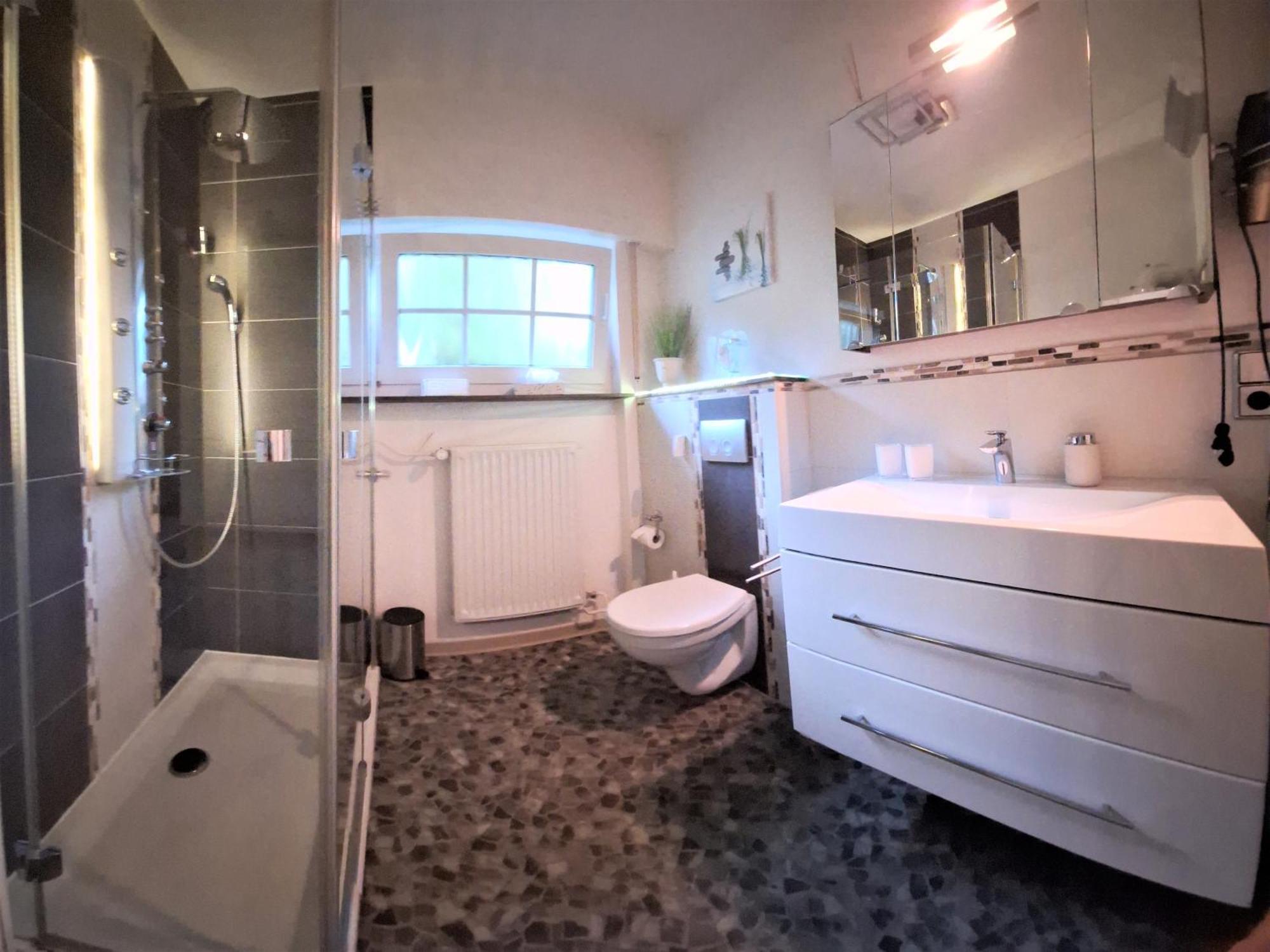 Seeblick-Ferienwohnung Im "Ferienhaus Agger-Blick" Mit Traumhafter Sonnen-Terrasse, Sauna, E-Kamin & Kajak Gummersbach Exterior foto